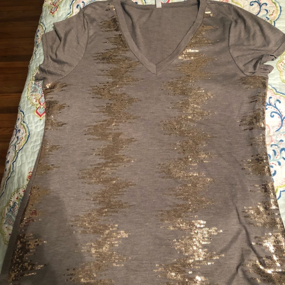 Xhilaration brand t shirt